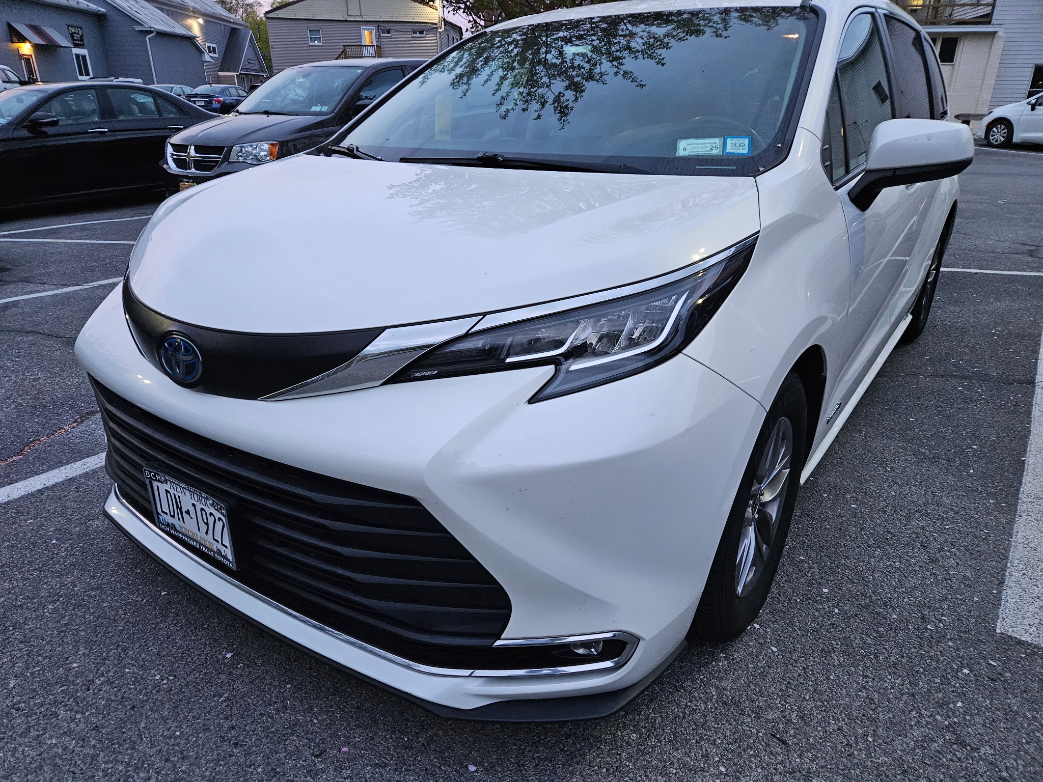 2021 Toyota Sienna Hybrid, White